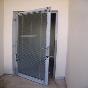 فني المنيوم - الاتصال 99909625 5 ابواب المنيوم فني المنيوم - الاتصال 99909625